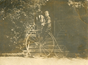 Douglas Maclean and his son Algernon, outside the Maclean residence, Napier Terrace, c1900 collection of Hawke’s Bay Museums Trust, Ruawharo Tā-ū-rangi, M2004/19